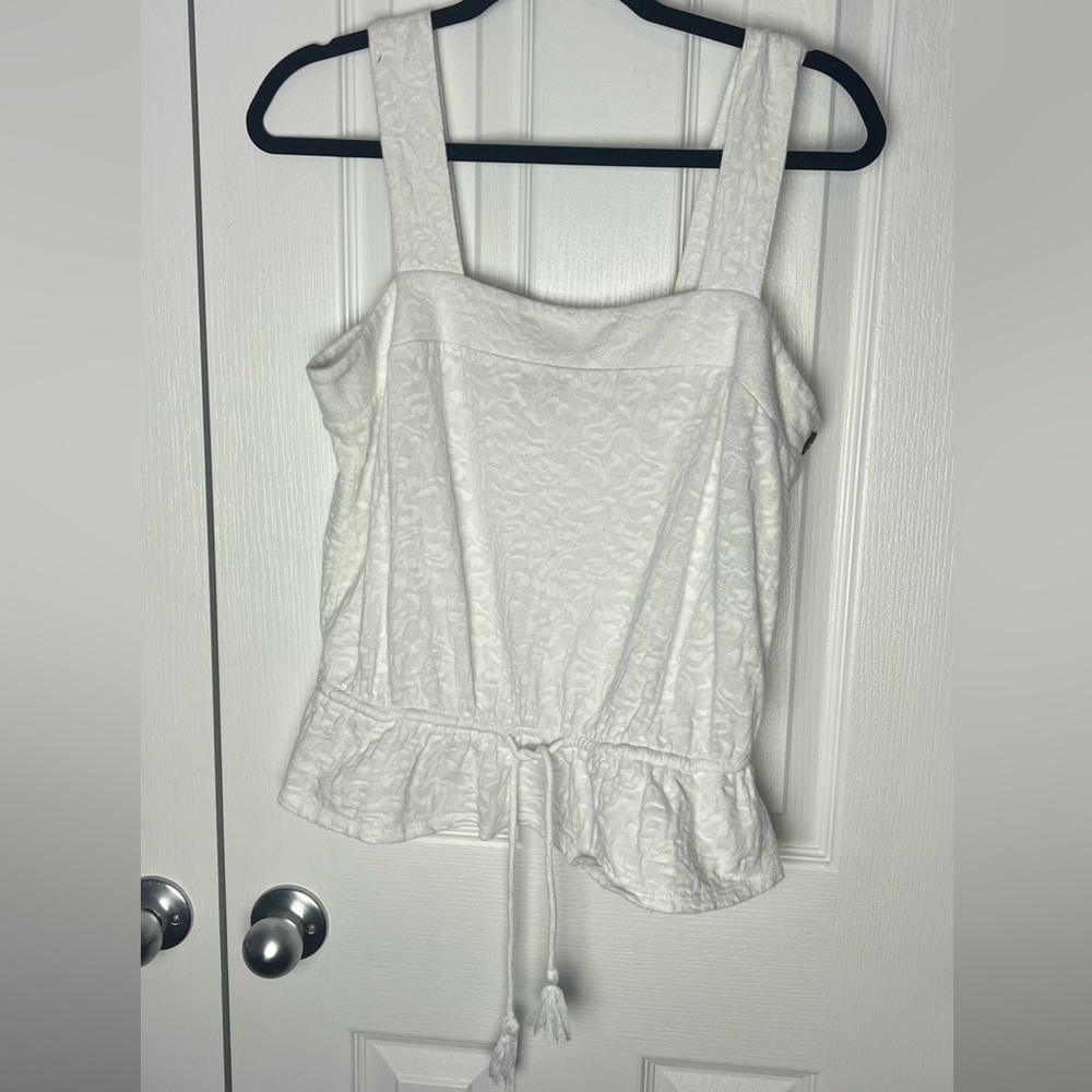 Summer sleeveless white LUCKY BRAND top with cute button side detail